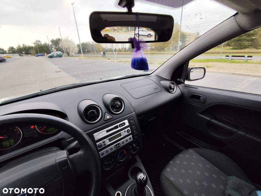 Ford Fiesta 1.3 Trend - 12