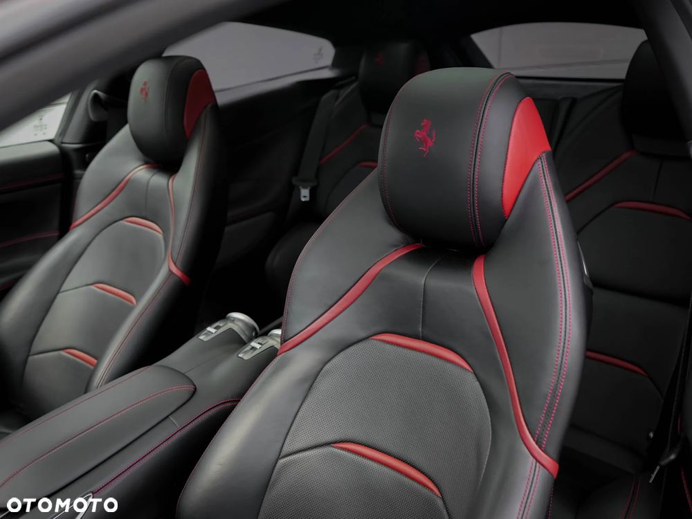 Ferrari GTC4Lusso - 17