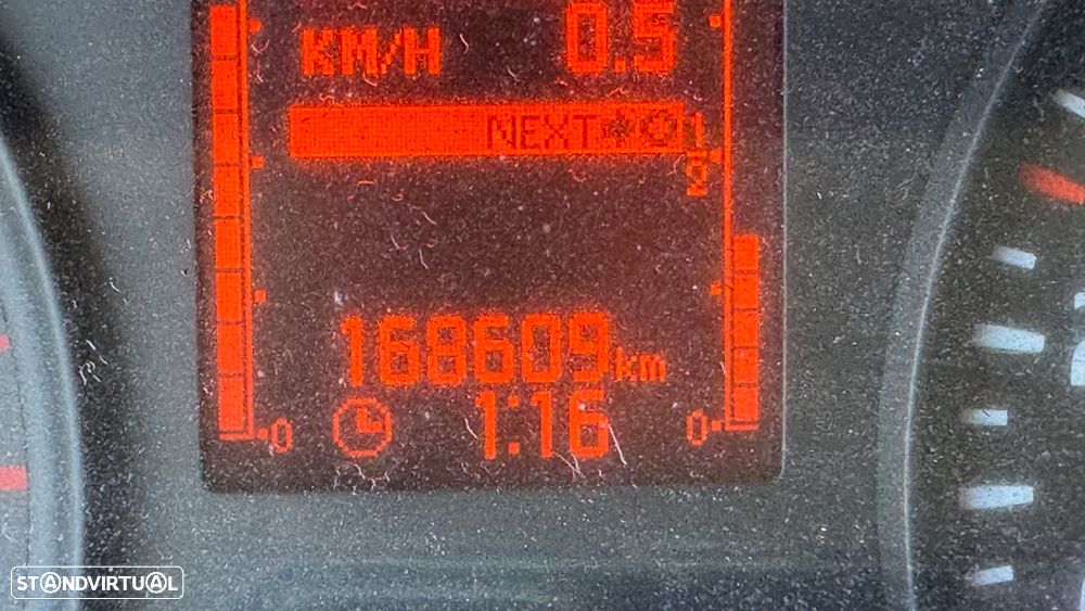 Nissan Cabstar C/ Plat. Elevatória NT 400 3.0 dCi - 35