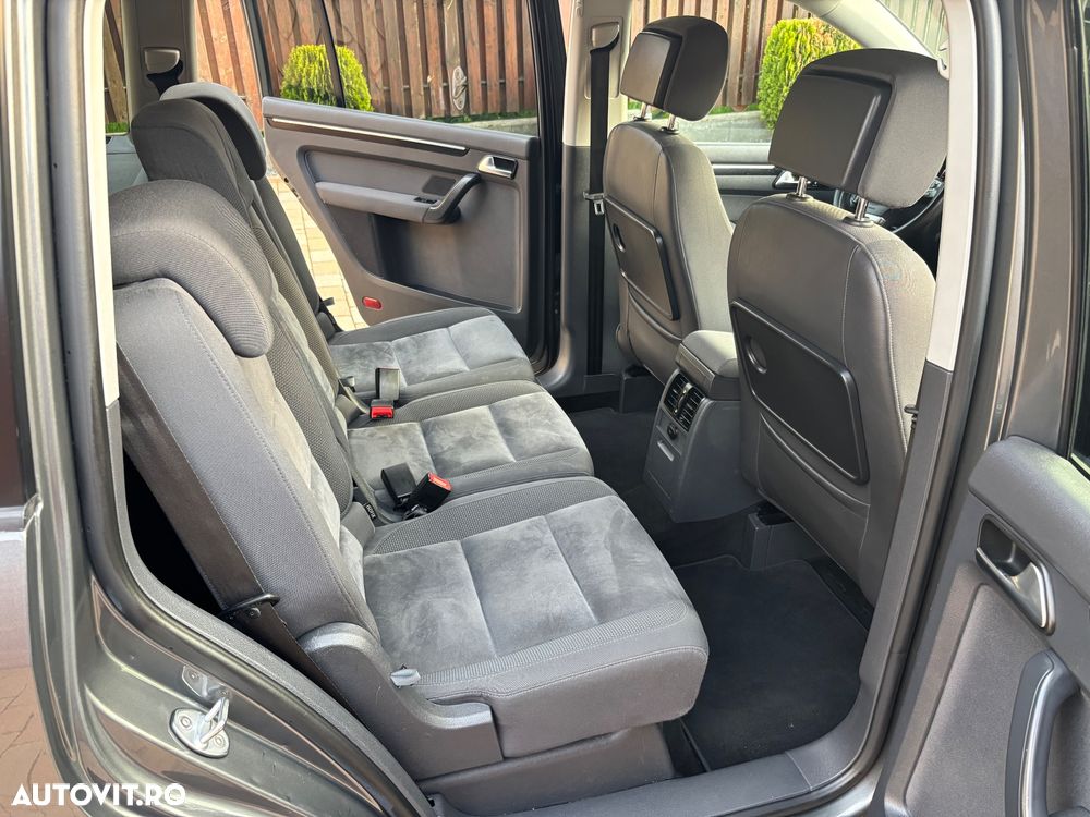 Volkswagen Touran 2.0 TDI DPF DSG Highline - 9