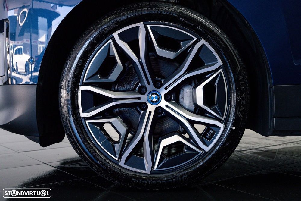 BMW iX xDrive 40 - 8