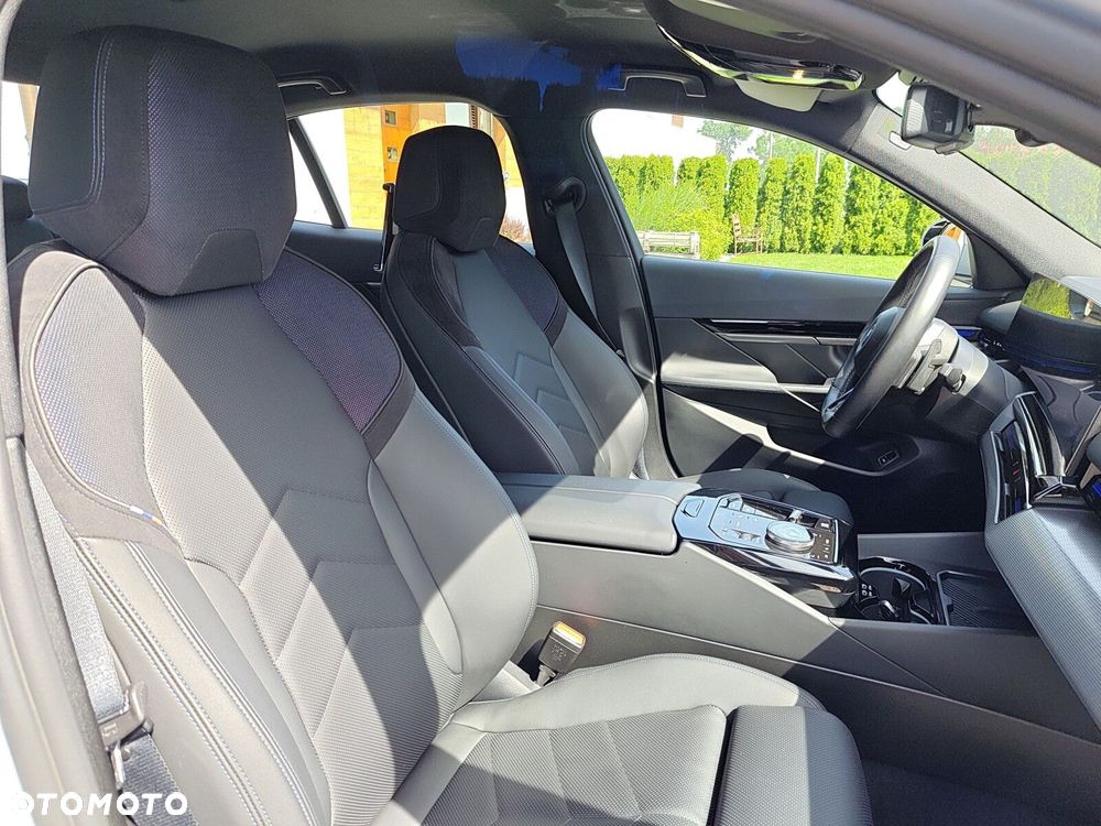 BMW Seria 5 520d xDrive mHEV M Sport - 25