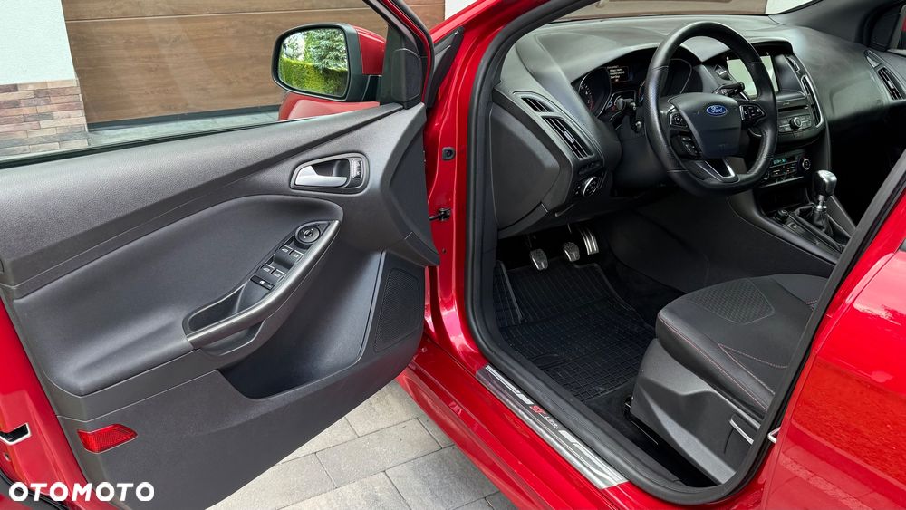 Ford Focus 1.0 EcoBoost Start-Stopp-System ST-LINE DESIGN - 6