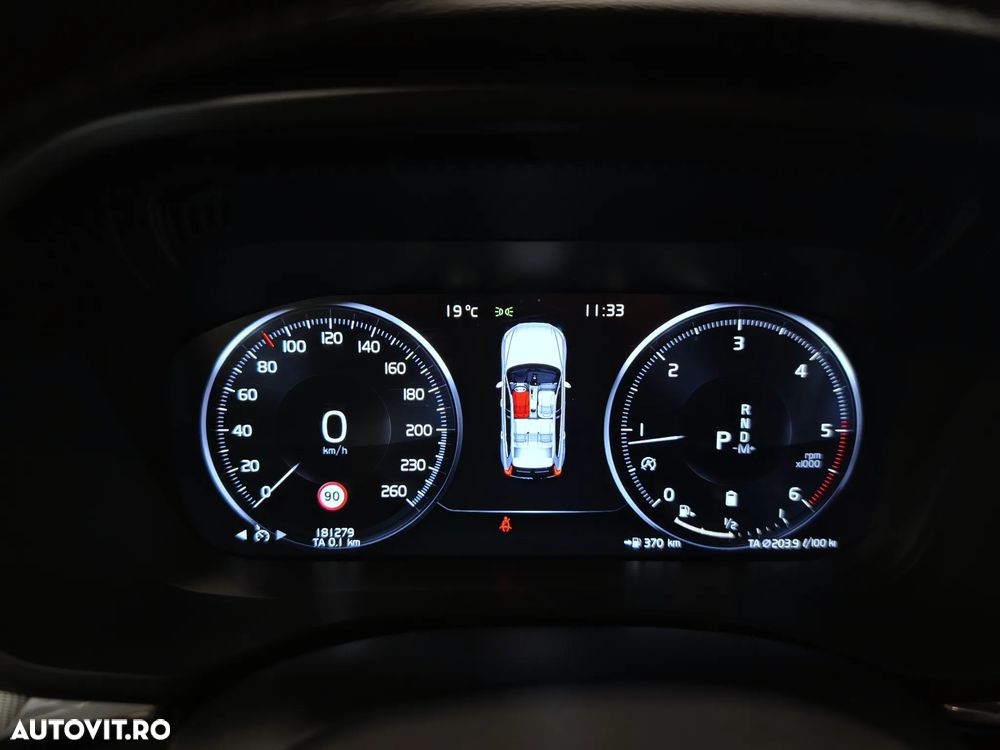 Volvo XC 60 B5 MHEV AWD R-Design - 29