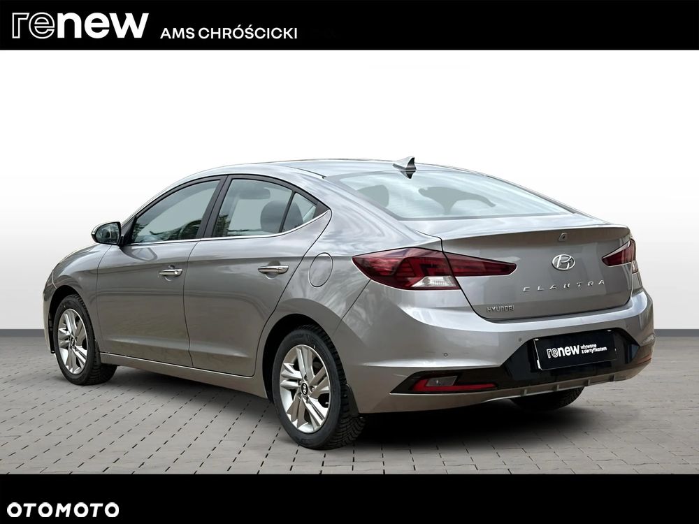 Hyundai Elantra 1.6 Comfort Premiere - 4