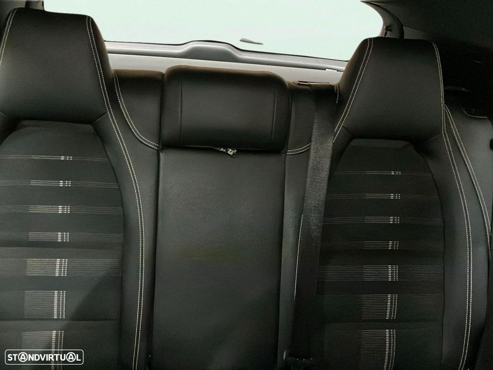 Mercedes-Benz GLA 180 - 15