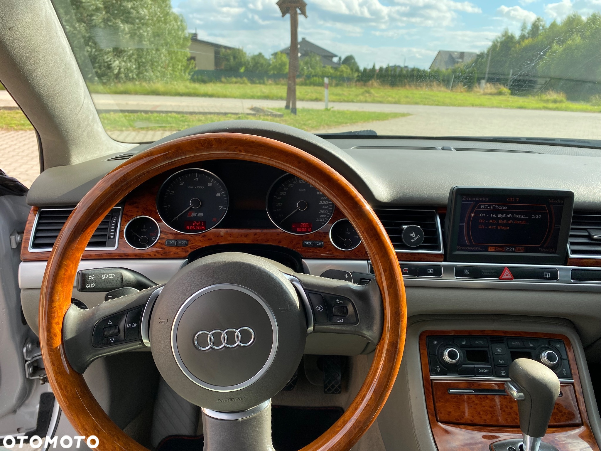 Audi A8 4.2 Quattro - 8