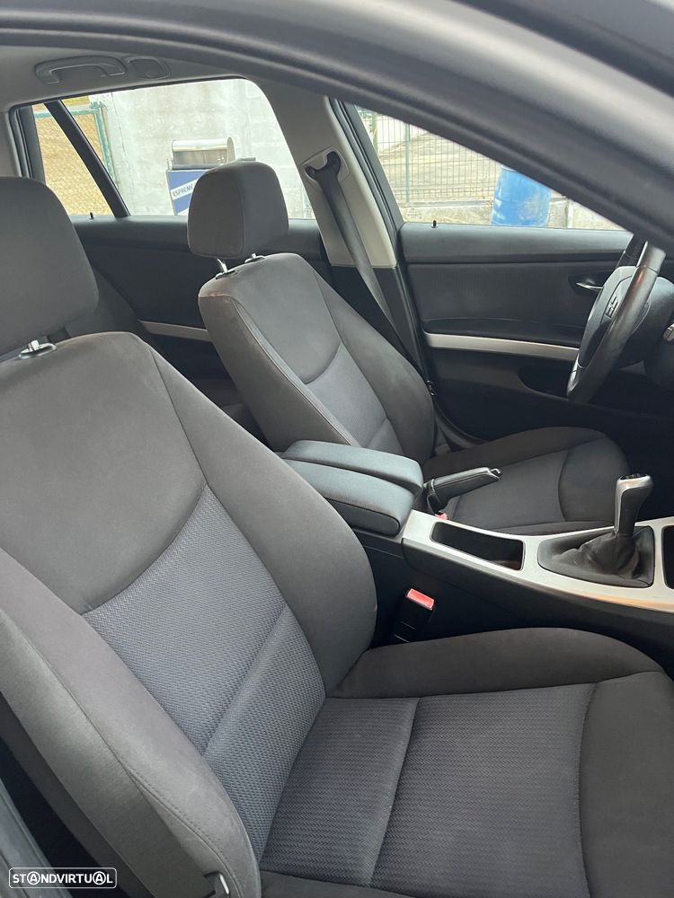 BMW 318 d Touring - 17