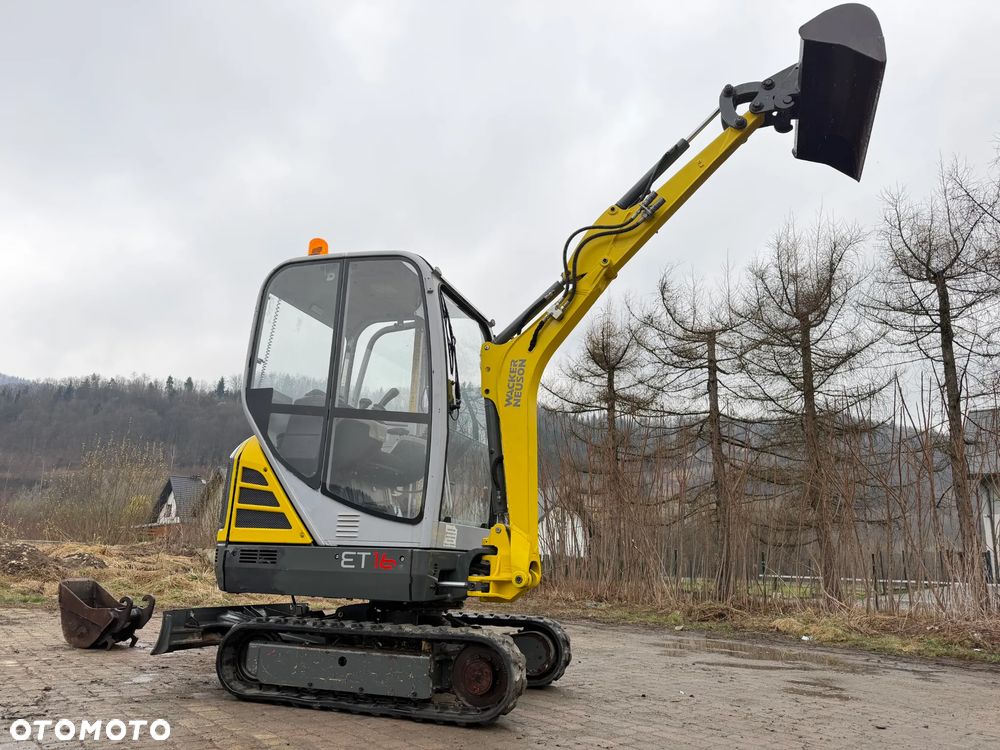 Wacker Neuson ET16 Minikoparka 2 tony. JAK NOWA 2018rok z Gospodarstwa Norweskiego 1190mtg. IGŁA! Rozsuwane hydraulicznie gąsienice. Dodatkowe sekcje Hydrauliczne. Silnik Yanmar 3 cyl. Aktualna DEKRA BMWT. Po serwisach! Ani deka luzów i wycieków. OKAZJA TANIO. Zadbana maszyna. 2 łyżki - 2