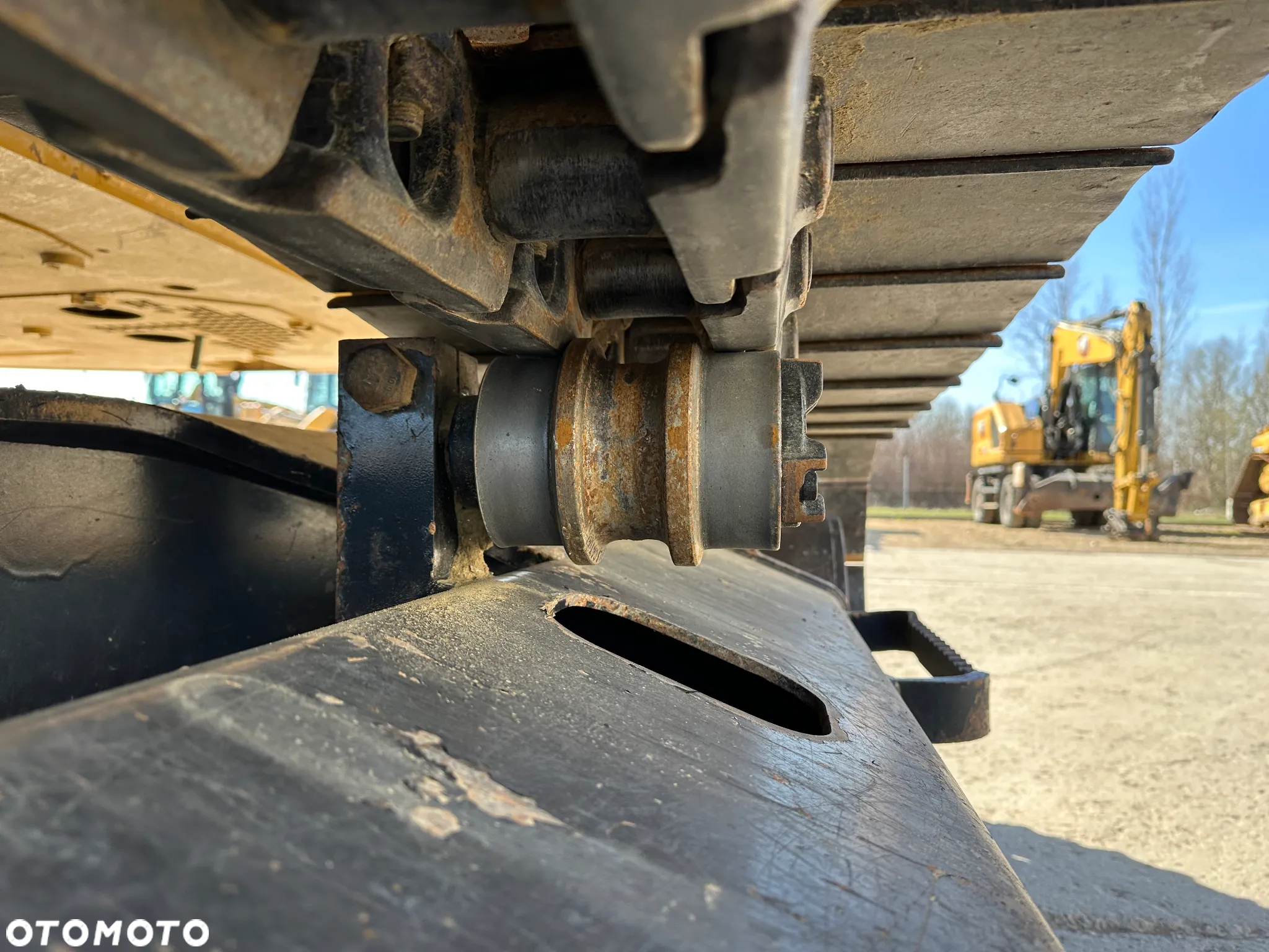 Caterpillar 323 - 21