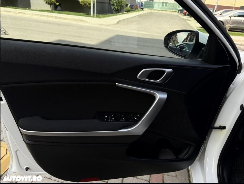 Kia Ceed - 33