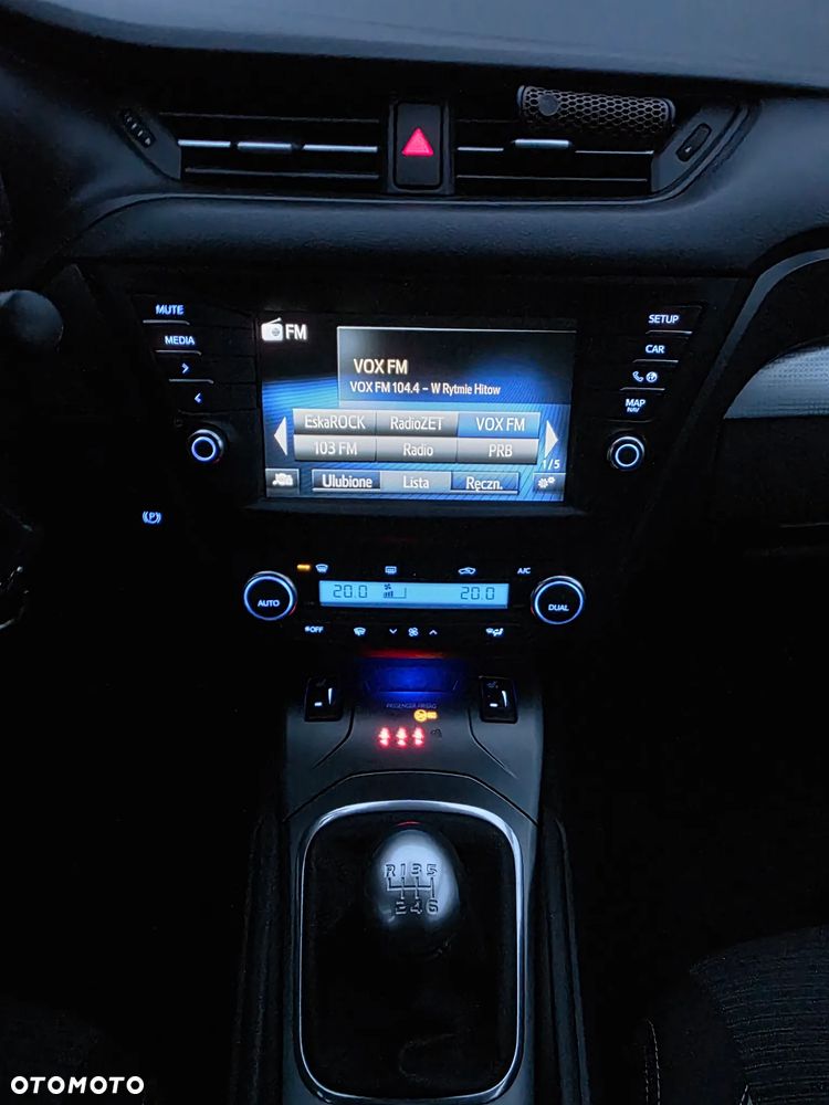Toyota Avensis 2.0 D-4D Premium - 22