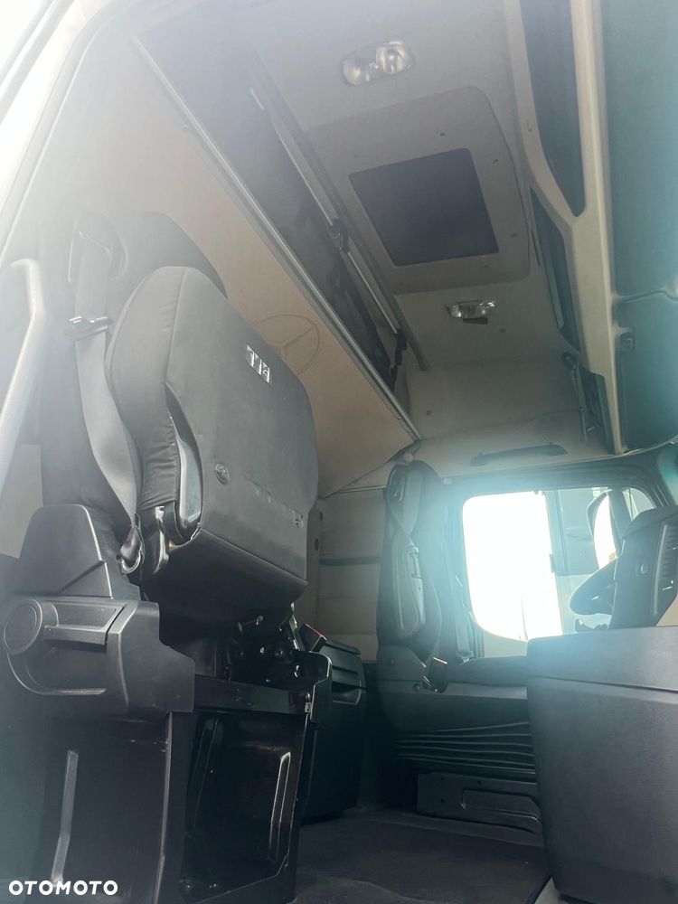 Mercedes-Benz ACTROS - 12