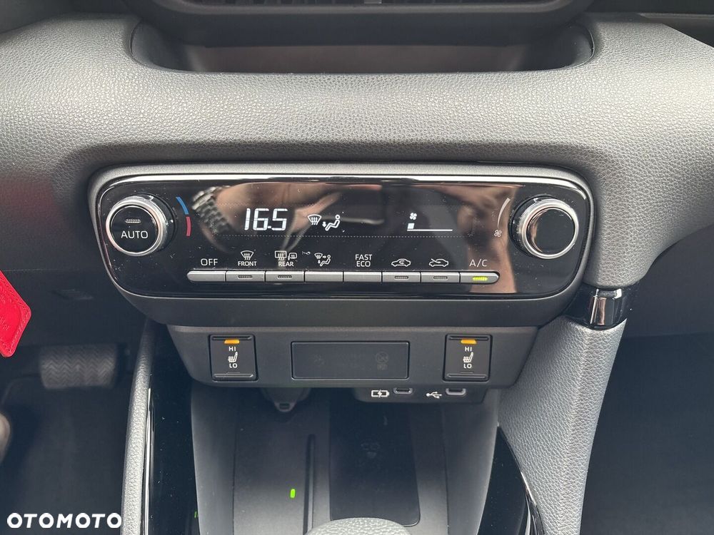 Toyota Yaris Hybrid 1.5 Style - 19