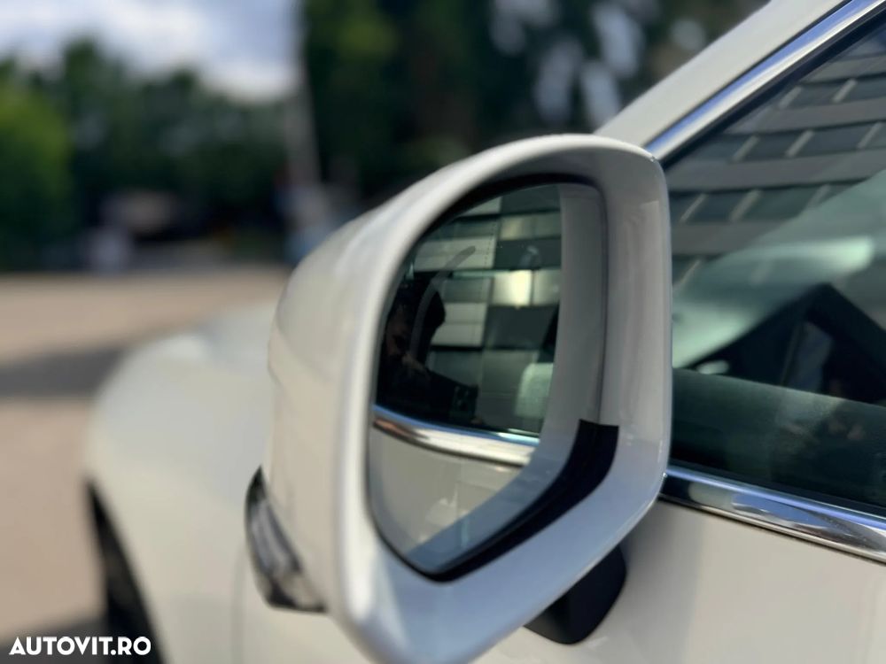 Volvo XC 60 B4 MHEV AT8 AWD Momentum Pro - 18