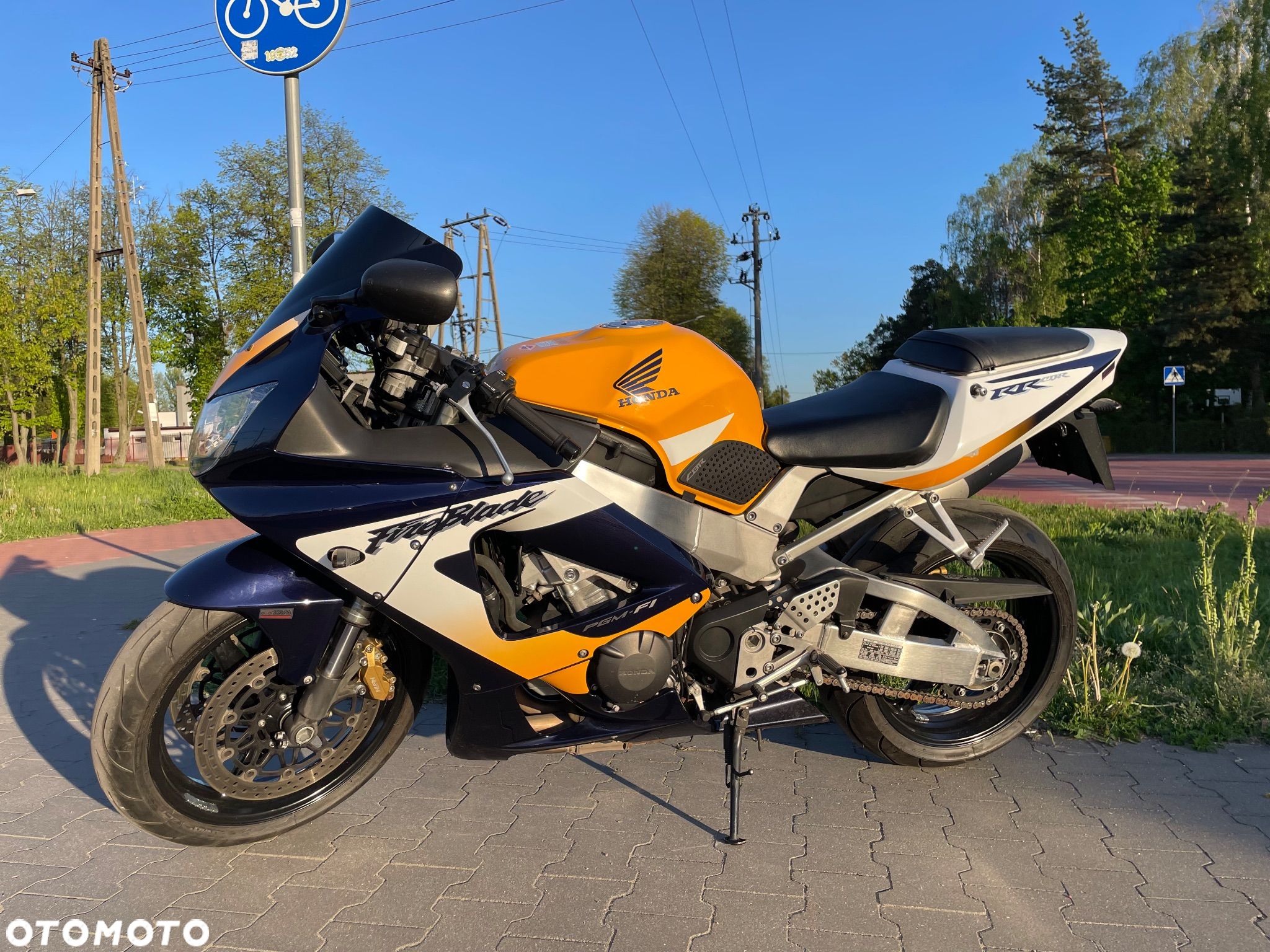 Honda CBR - 1