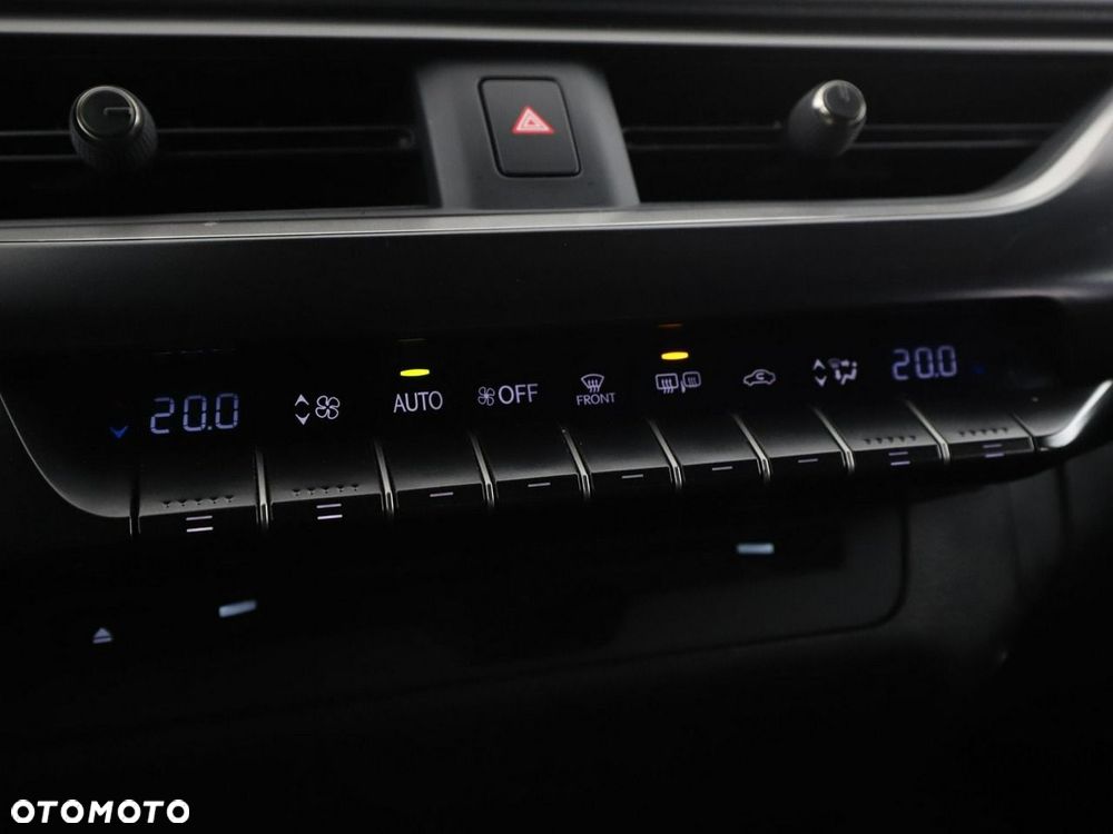 Lexus UX 250h - 27