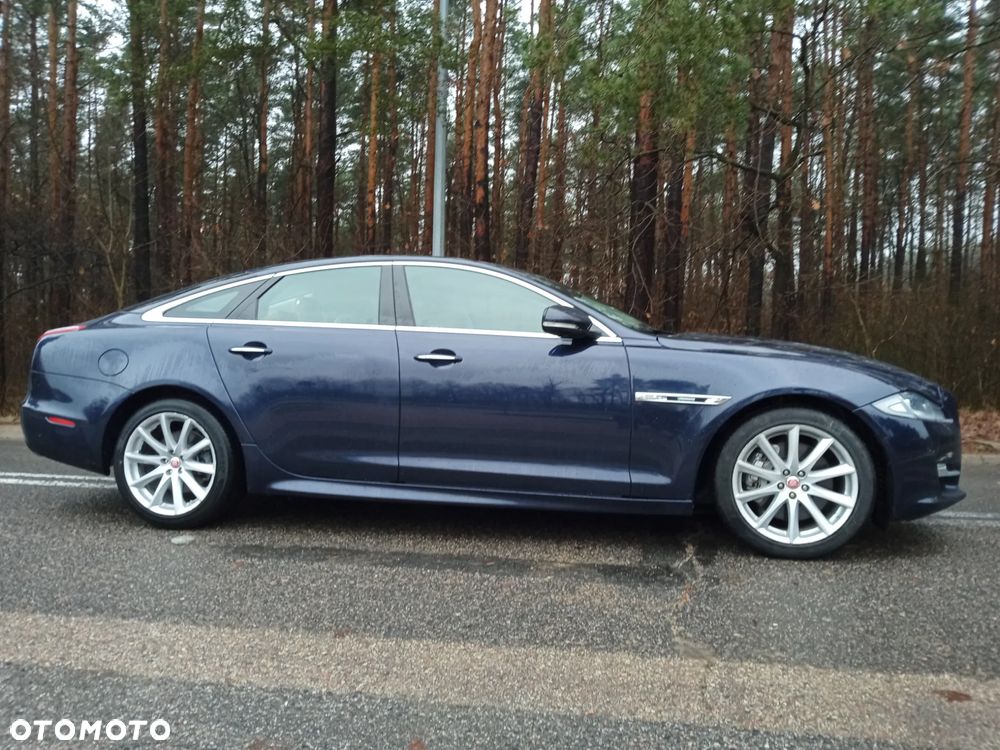 Jaguar XJ 3.0 T AWD R-Sport - 4