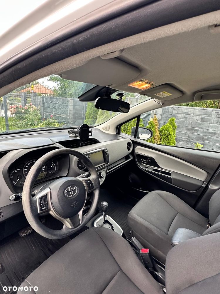 Toyota Yaris Hybrid 100 Active EU6 - 8