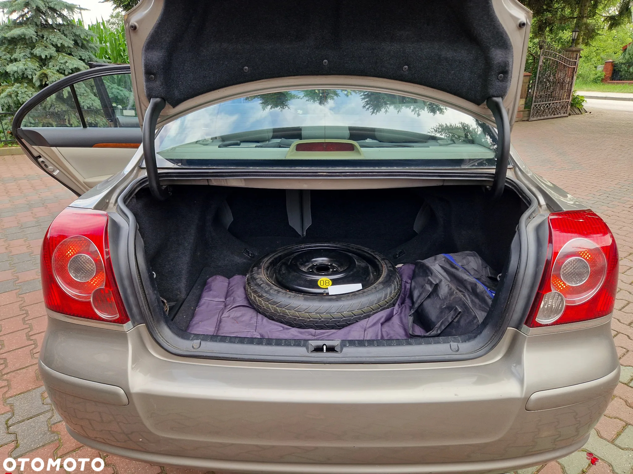 Toyota Avensis 1.8 VVT-i Sol - 13