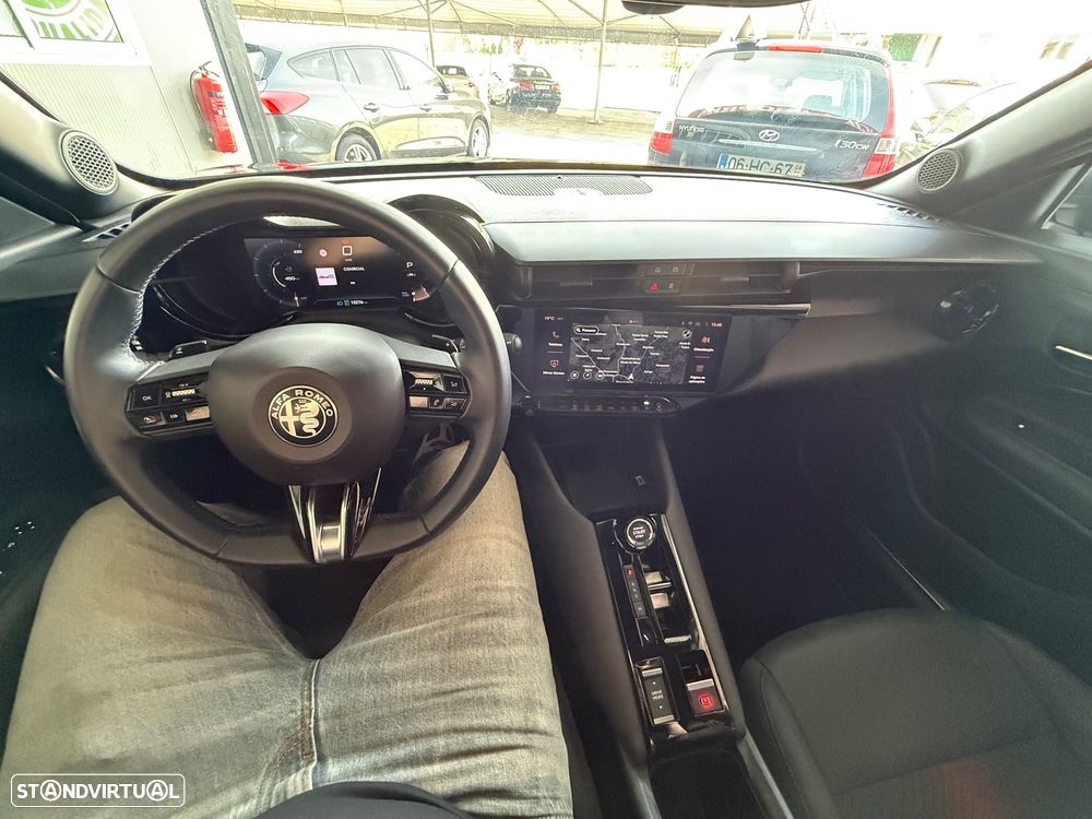 Alfa Romeo Junior 1.2 Speciale eDCT6 - 11