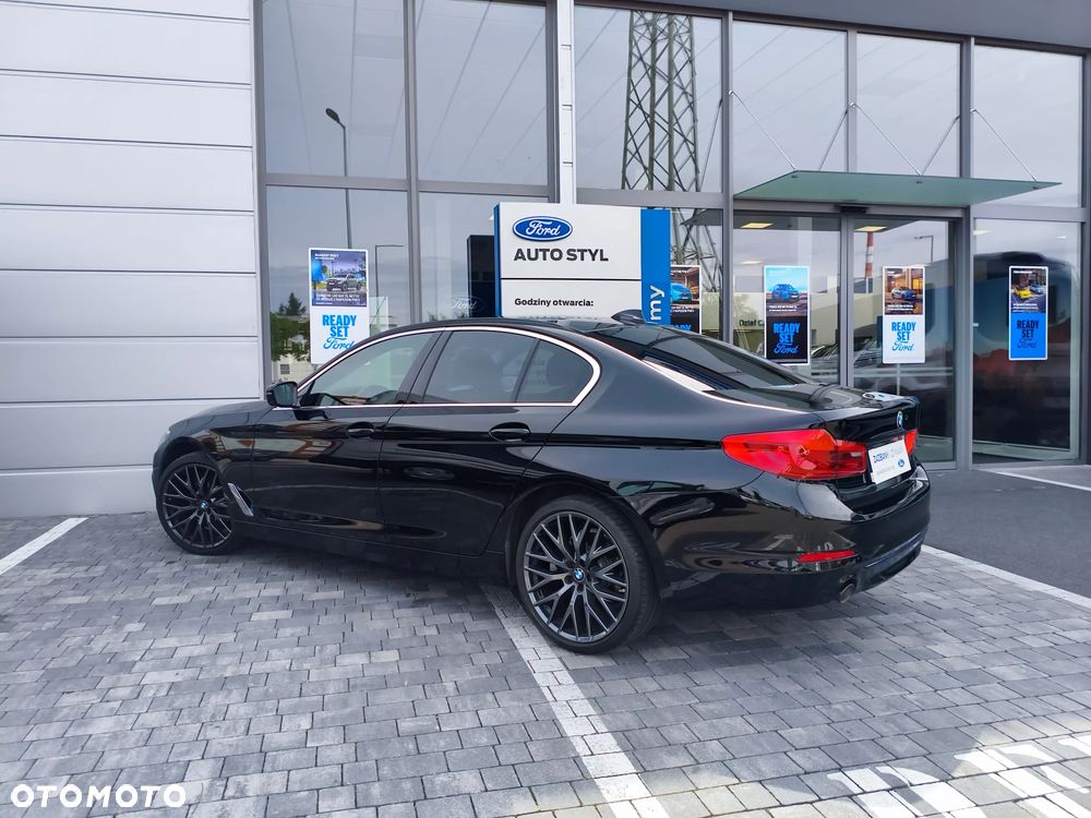 BMW Seria 5 518d Sport Line - 3