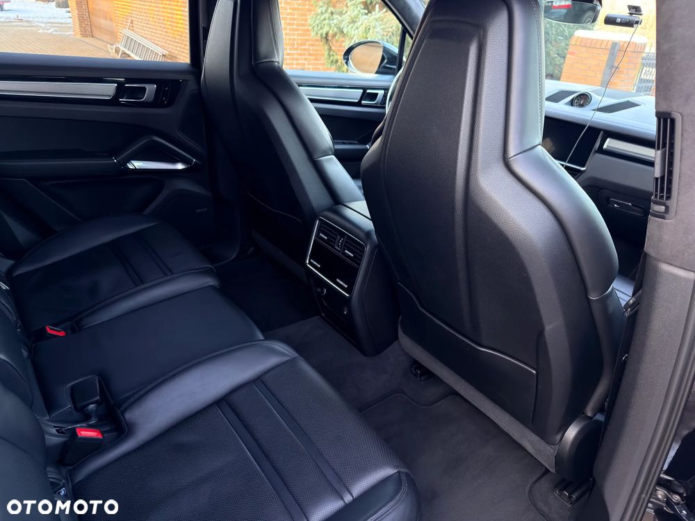 Porsche Cayenne - 21