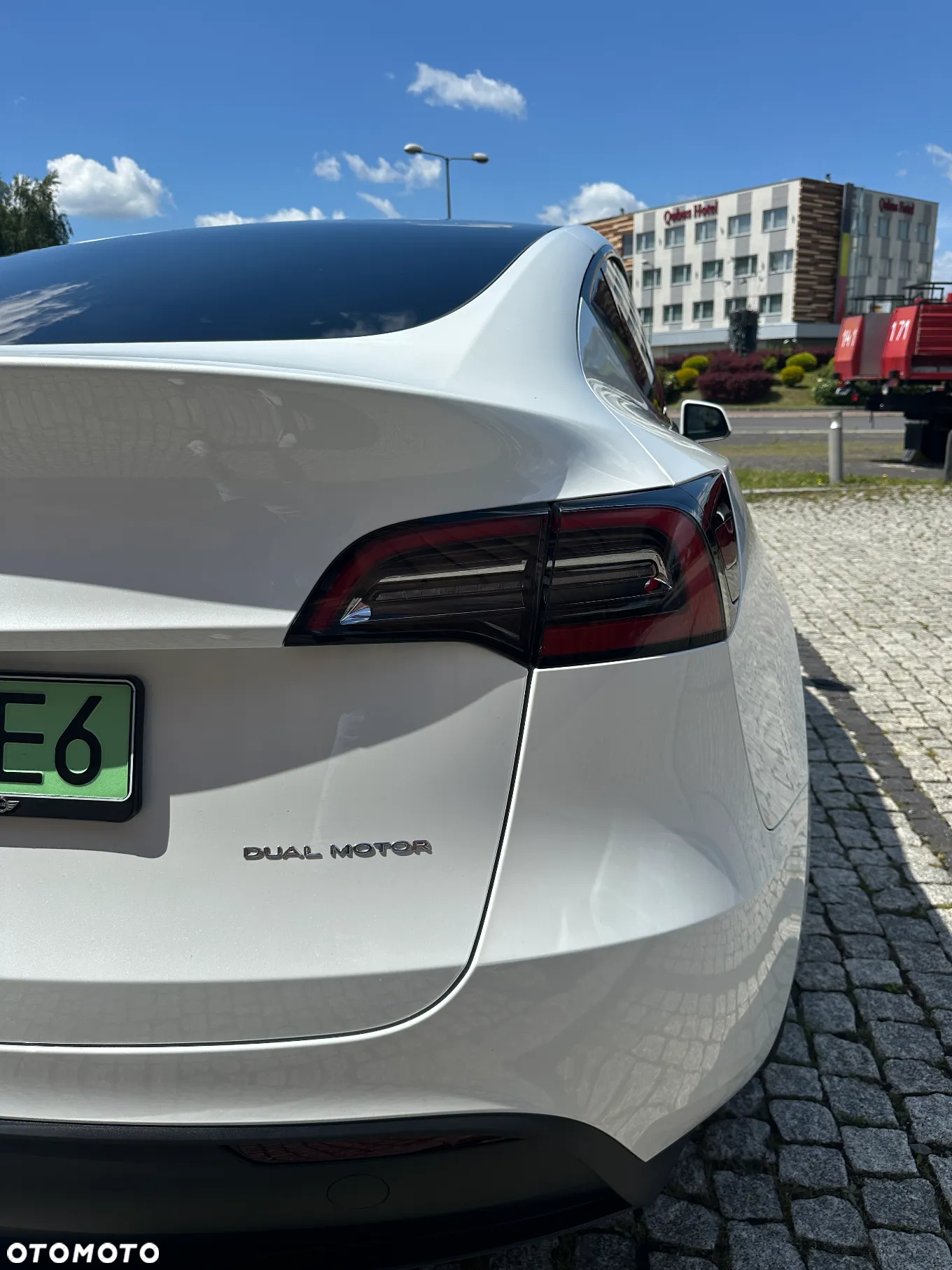 Tesla Y Long Range AWD - 8
