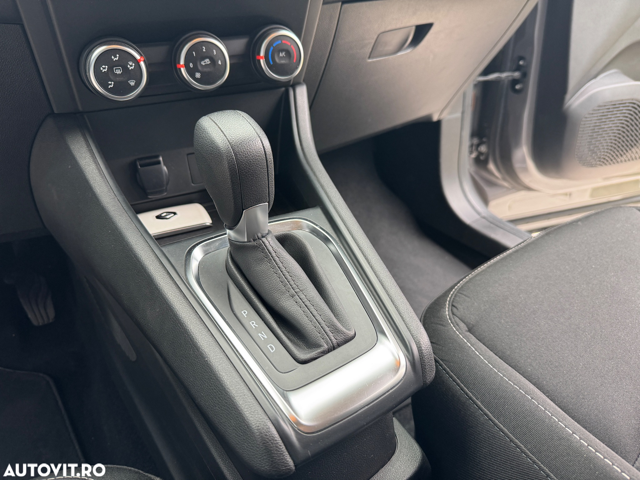 Renault Captur BLUE dCi EDC Intens - 8