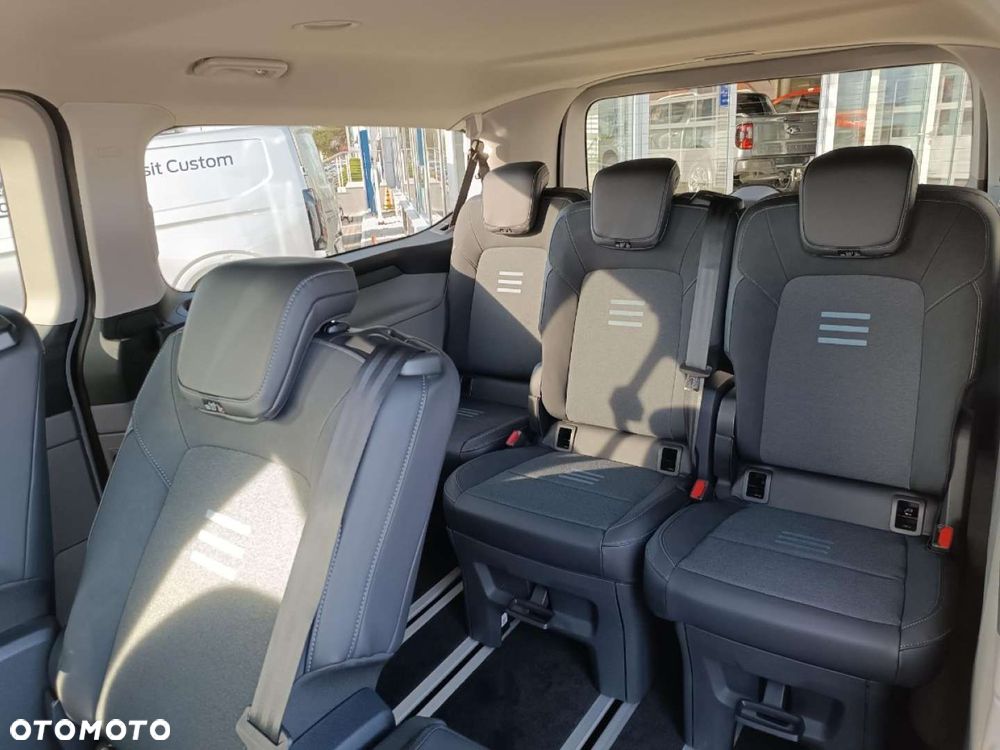 Ford Tourneo Custom - 13