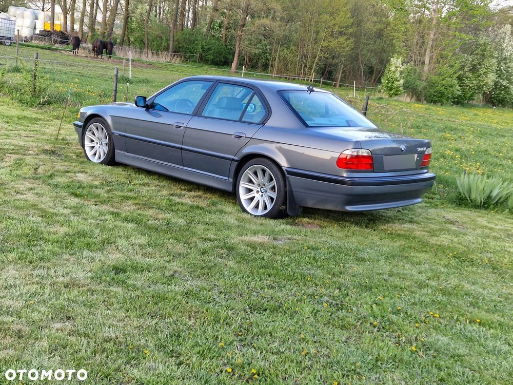 BMW Seria 7 740i - 3