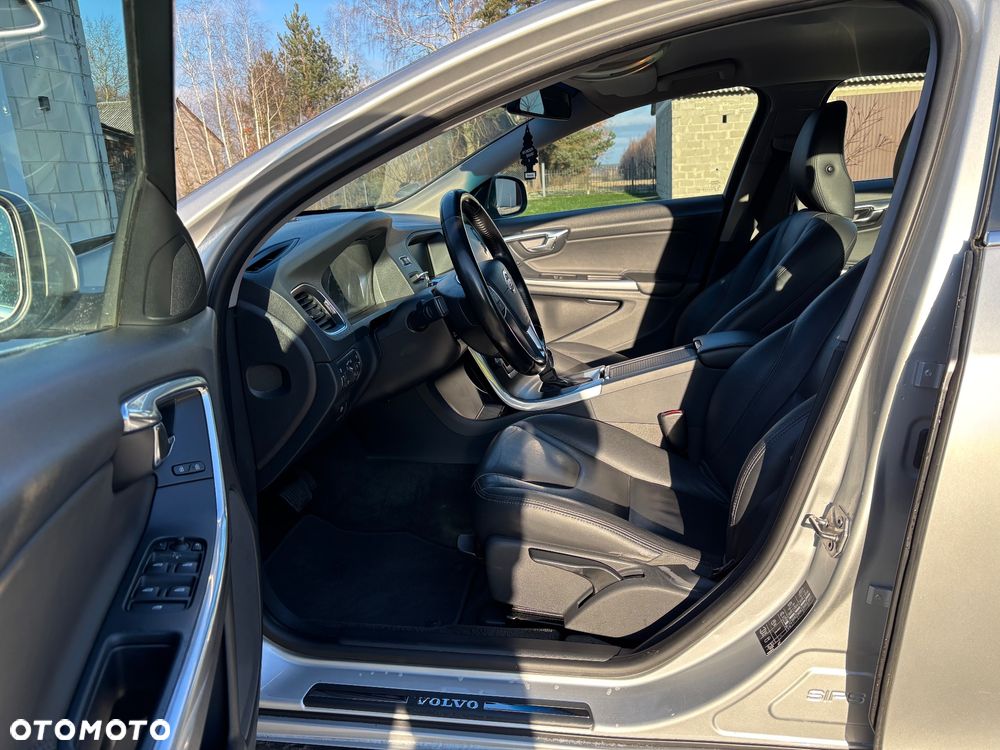 Volvo V60 D4 Geartronic Momentum - 18