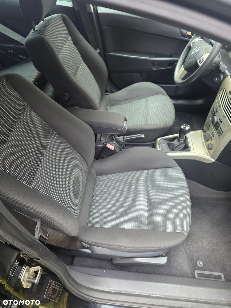 Opel Astra 1.8 Essentia - 18
