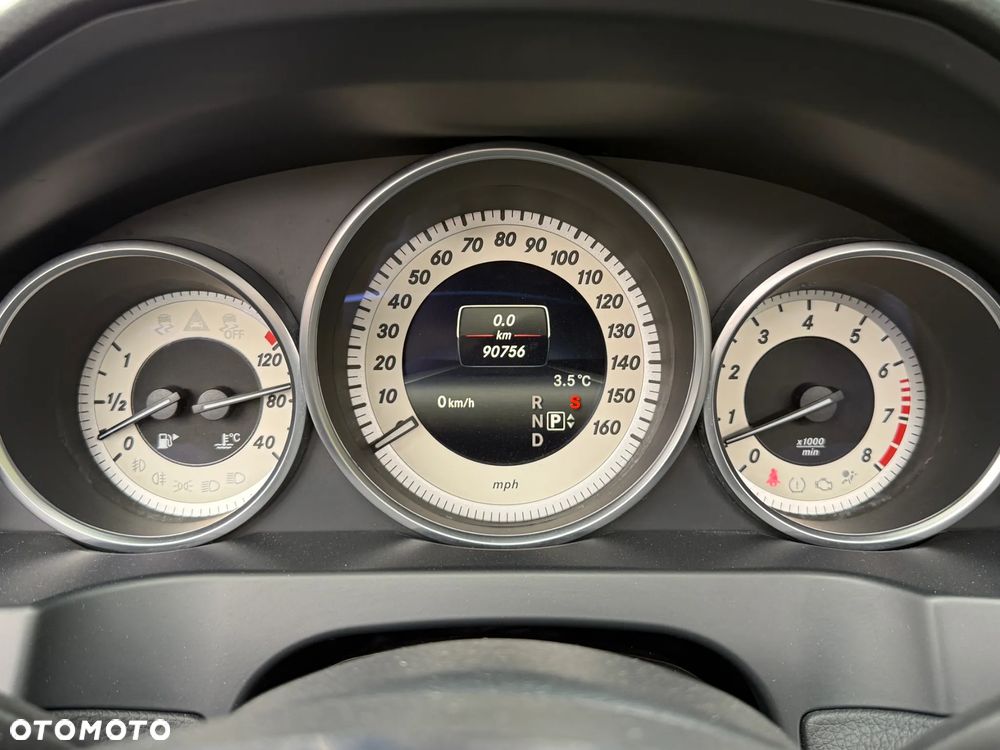 Mercedes-Benz Klasa E 500 BlueEFFICIENCY 7G-TRONIC Avantgarde - 26