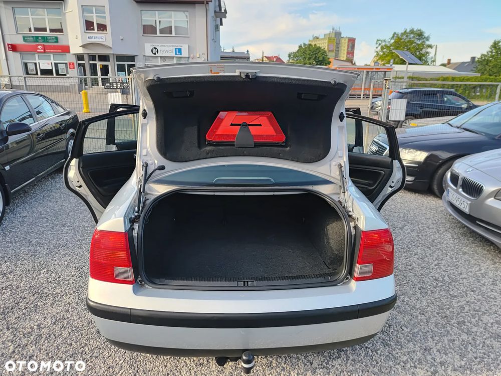 Volkswagen Passat 1.8 - 24