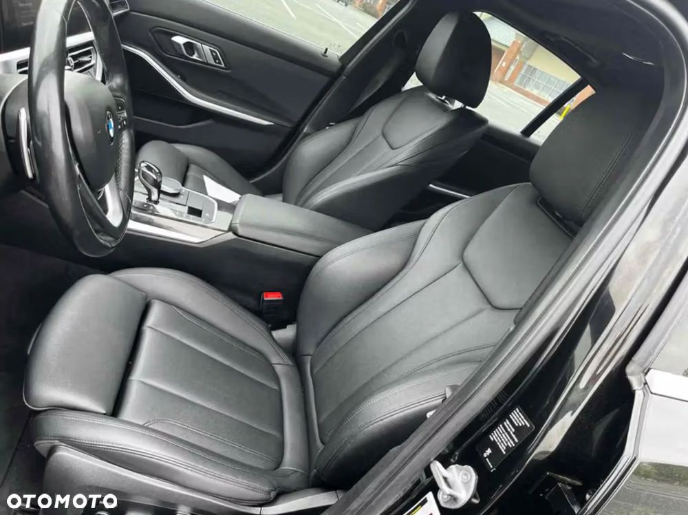 BMW Seria 3 330i xDrive Edition M Sport Shadow - 14