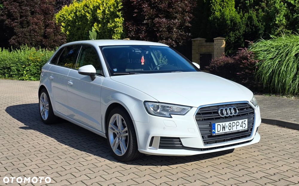 Audi A3 Sportback - 1