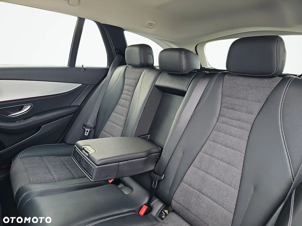 Mercedes-Benz Klasa E 220 d 4-Matic 9G-TRONIC - 13