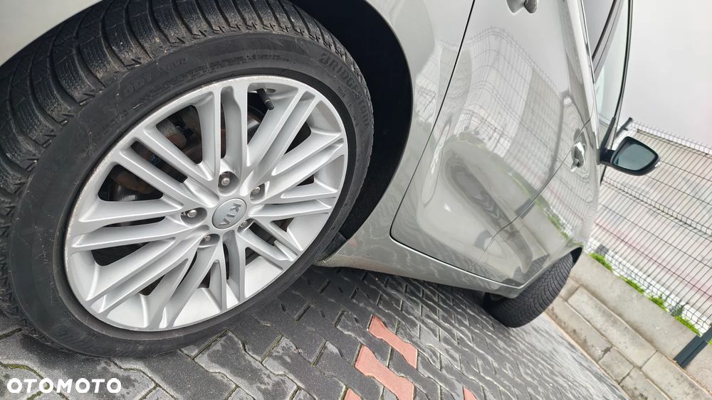 Kia Carens 1.6 GDI ISG Vision - 25