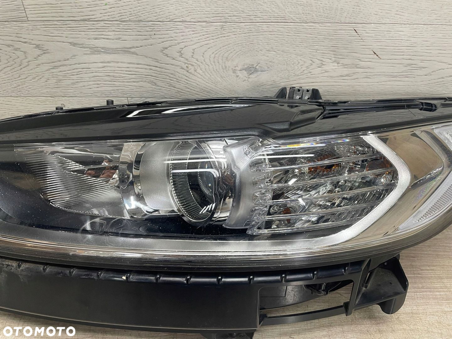 Lampa przednia lewa Ford Mondeo MK V 2 - 3
