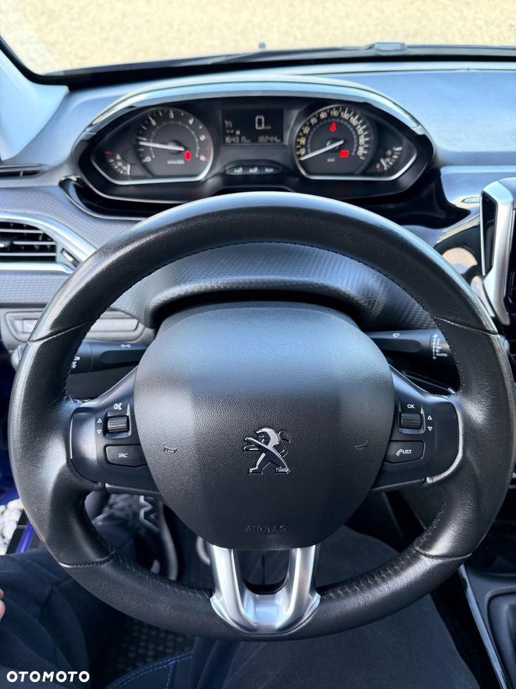 Peugeot 2008 BlueHDi 100 STOP & START Signature - 10