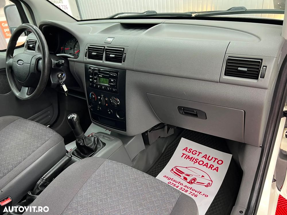 Ford Transit Connect - 11