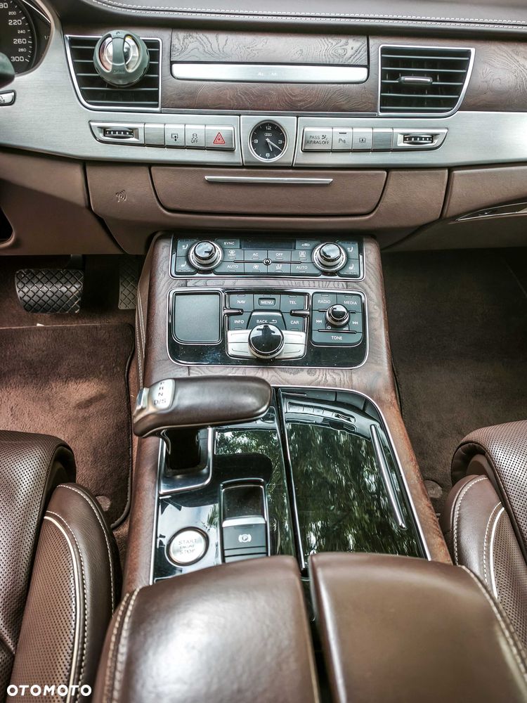 Audi A8 - 8