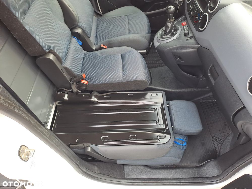 Peugeot Partner 1.6 HDI / 3 osobowy/ Blaszak / Bardzo Ładny/ - 15
