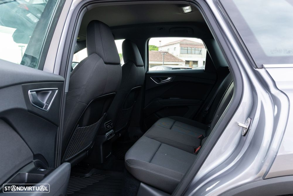 Audi Q4 e-tron 45 quattro - 16