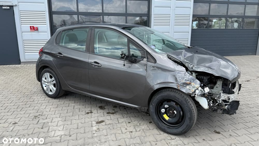 Peugeot 208 - 3