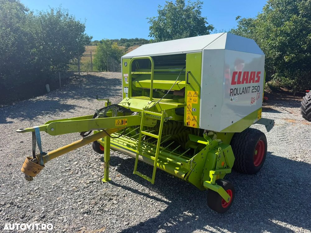 Claas Rollant 250 RC - 1