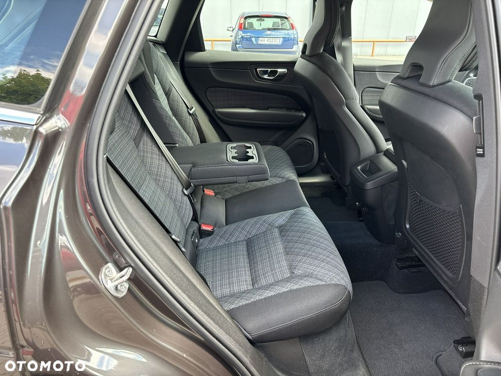 Volvo XC 60 B4 D Momentum Pro - 17