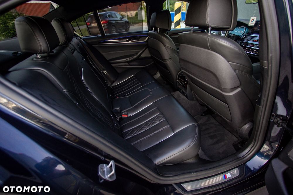 BMW Seria 5 M550i xDrive - 18
