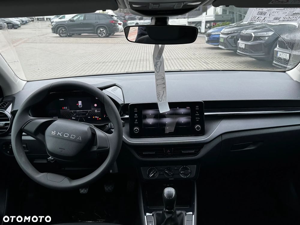 Skoda Fabia 1.0 Essence - 10